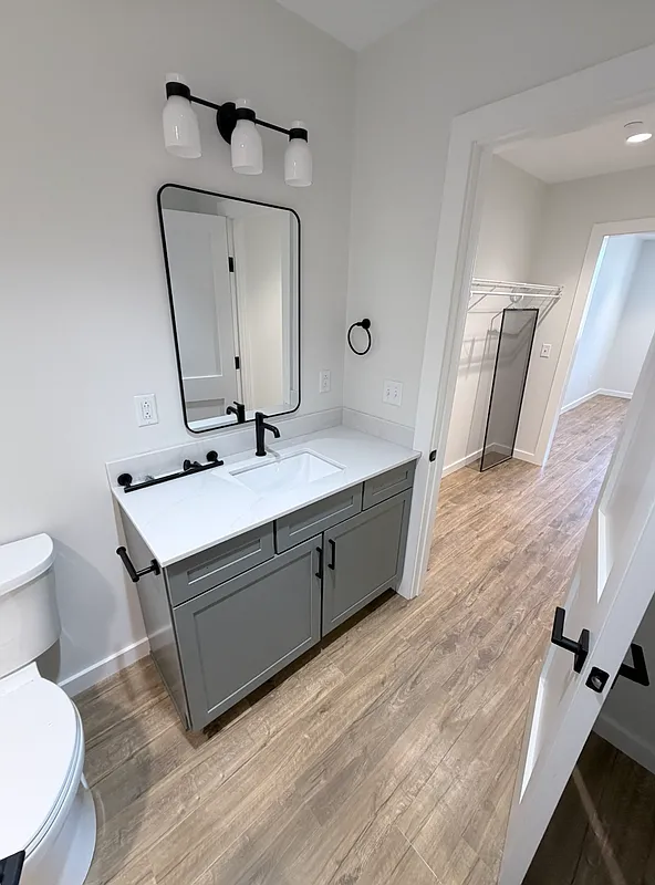 1 bed, 1.0 bath, 800 sqft, $1,800 — Photo 2