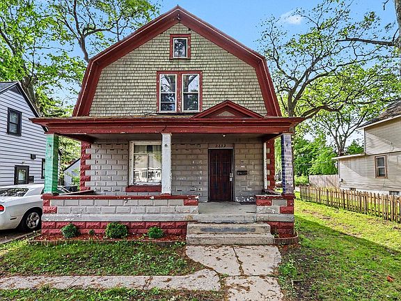 2nd image of 2332 Sanford St