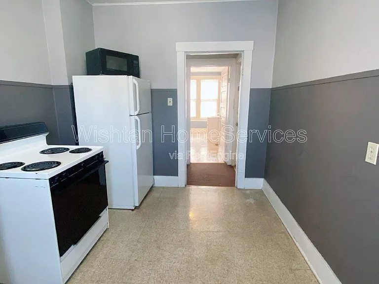 209 Chandler Blvd #A — Photo 2