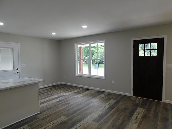 5th image of 204 N Plum St