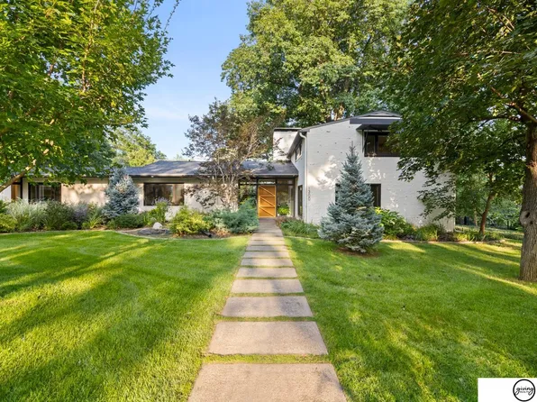 1300 Crestdale Rd, Lincoln, NE 68510