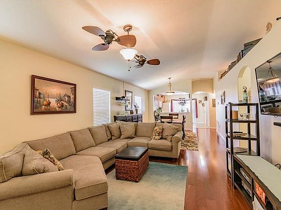 5th image of 18122 Glastonbury Ln