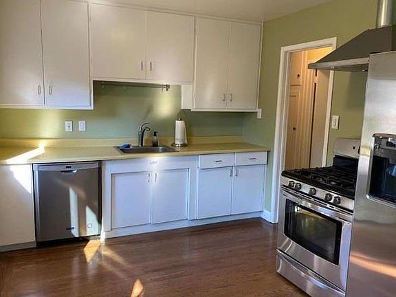 2nd image of 831 Crespi Dr