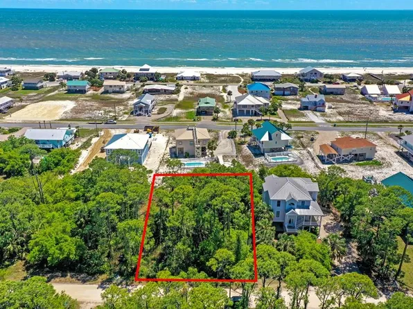 832 E Pine Ave, Eastpoint, FL 32328