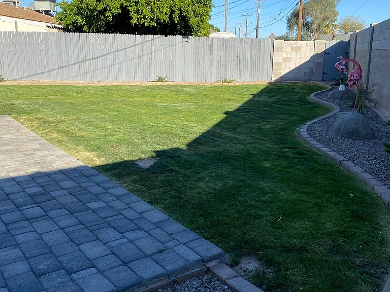 5657 N 39th Ave — Photo 3