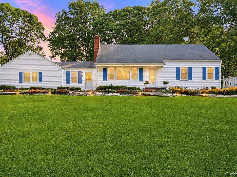 1st image of 10 Old Northport Road