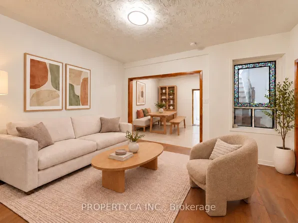 3 Clinton Pl, Toronto, ON M6G 1J8