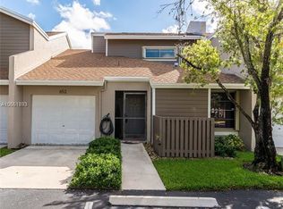 652 Woodgate Ln #B, Sunrise, FL 33326