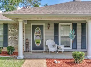 446 Oak Lawn Dr, Pearl, MS 39208