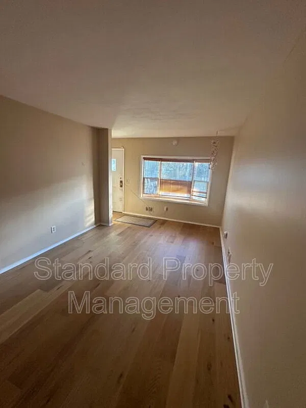 3 bed, 1.5 bath, 1166 sqft, $1,675 — Photo 3