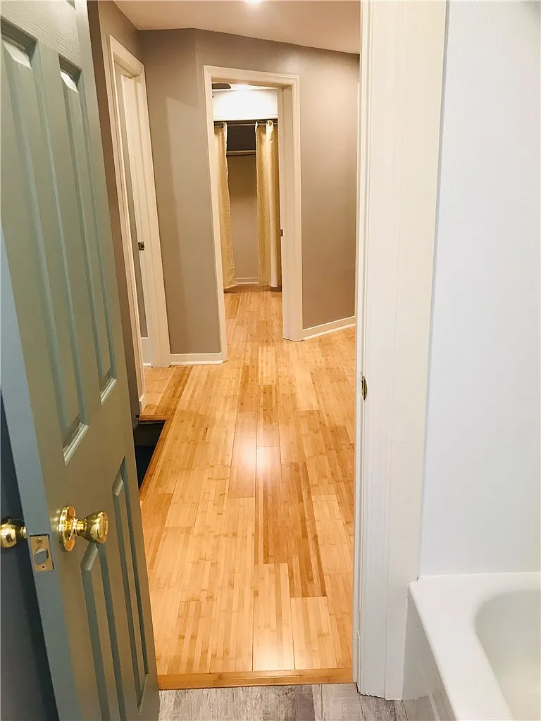 3 bed, 900 sqft, $1,200 — Photo 3