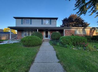 32300 Northampton Dr, Warren, MI 48093