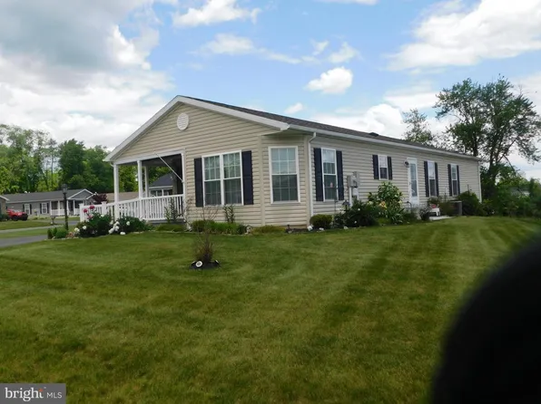 160 Eagles Watch Dr S, Bechtelsville, PA 19505
