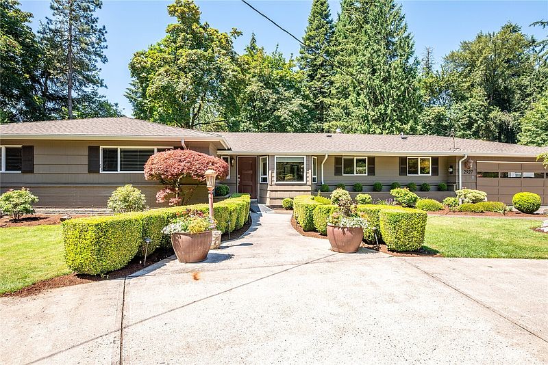4th image of 2927 Madrona Drive