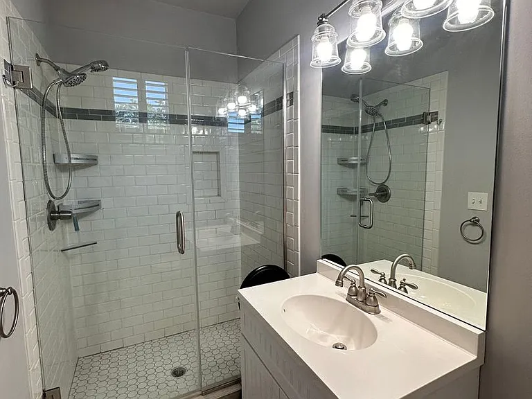 829 E Chestnut St — Photo 22