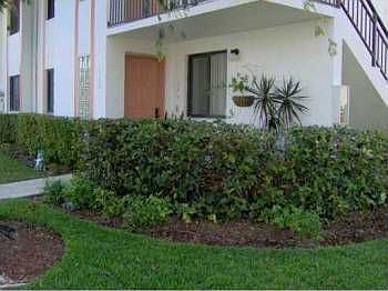 1st image of 425 Lakeview Dr APT 106
