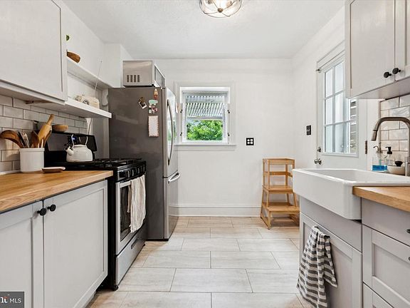5th image of 319 Hampden Ave
