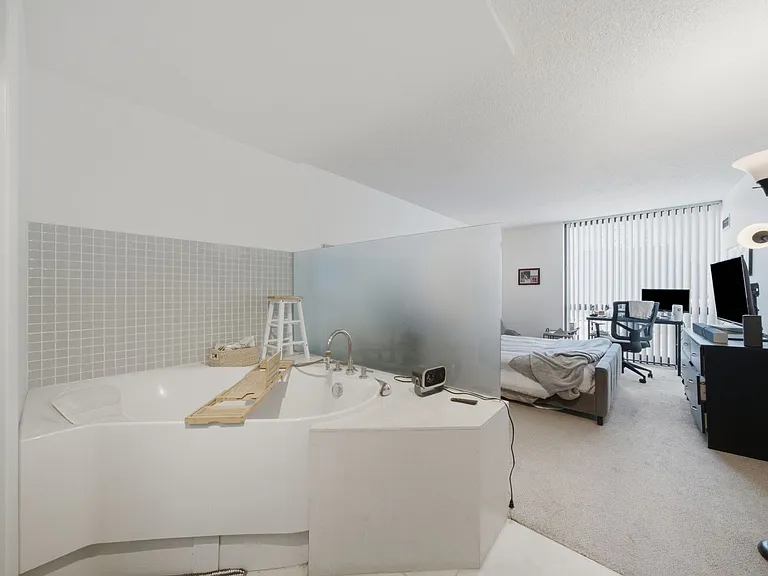 70 W Huron St #502 — Photo 9