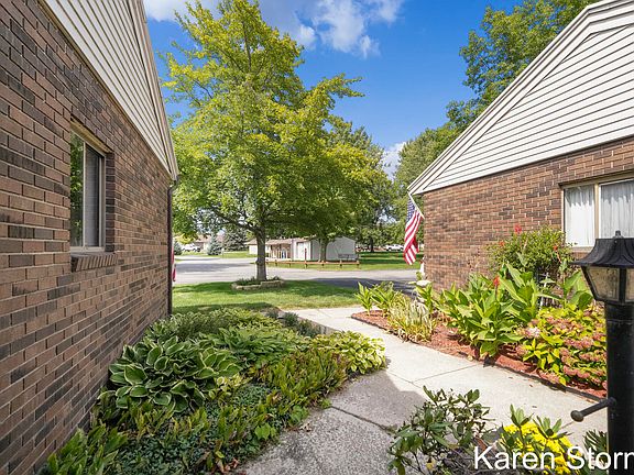 2nd image of 996 Amberwood West Dr SW