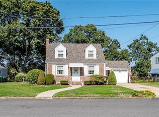 179 Puritan Dr, Warwick, RI 02888