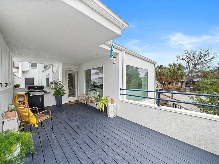 705 Usener St #B — Photo 18