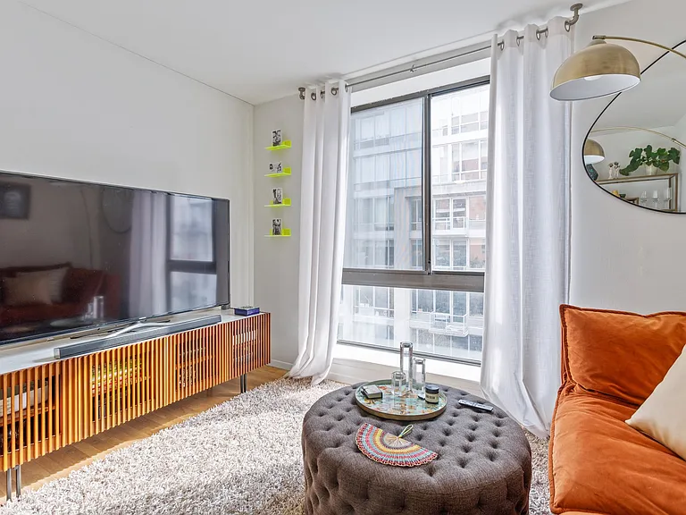 445 W 19th St #5E — Photo 1