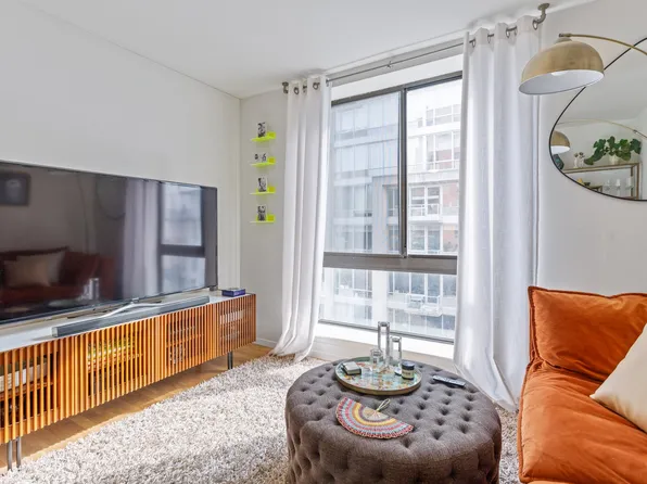 445 West 19th Street image 1 of 10