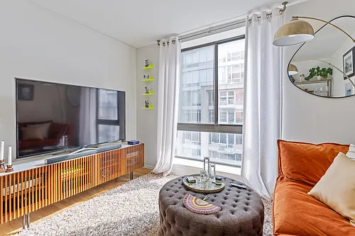 445 W 19th St #5E Photo 1