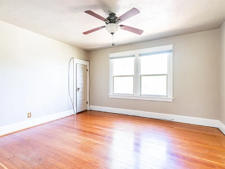 1221 Main St — Photo 38