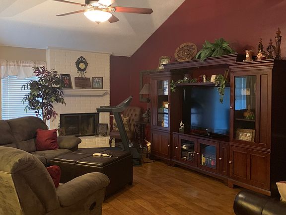 5th image of 2702 La Mesa St