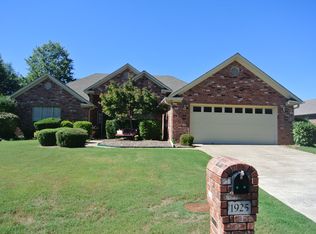 1925 Little River Dr, Conway, AR 72034