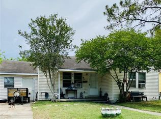 2208 E Brazos St, Victoria, TX 77901