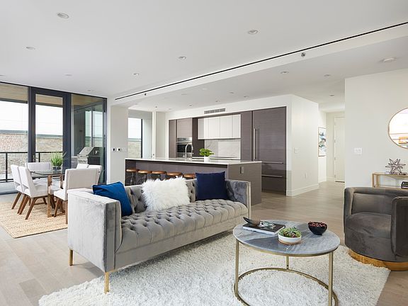 5th image of 366 W Superior St #404