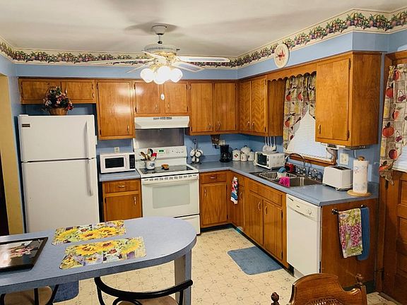 3rd image of 1015 McConnell Dr