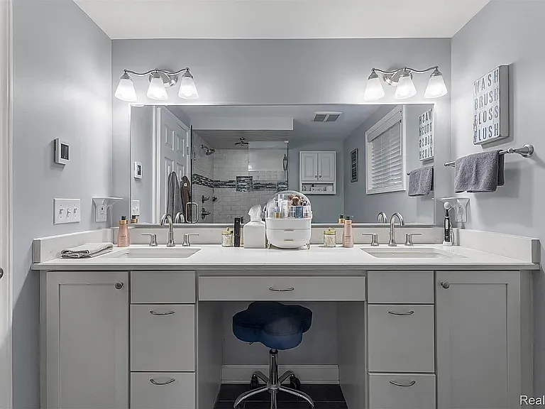 520 Byron St — Photo 25