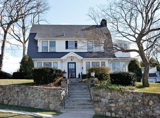 18 Clifford Ave, Pelham, NY 10803