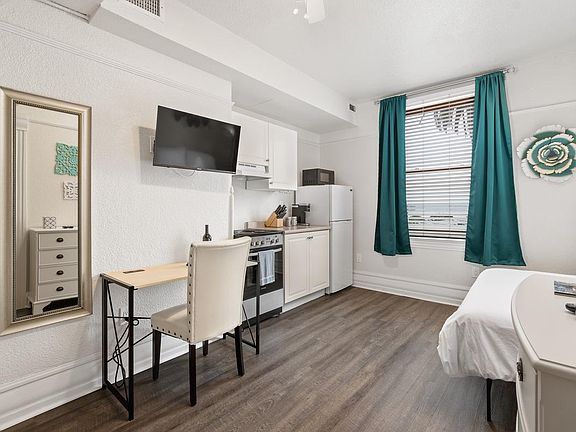 4th image of 2121 1st Ave #209