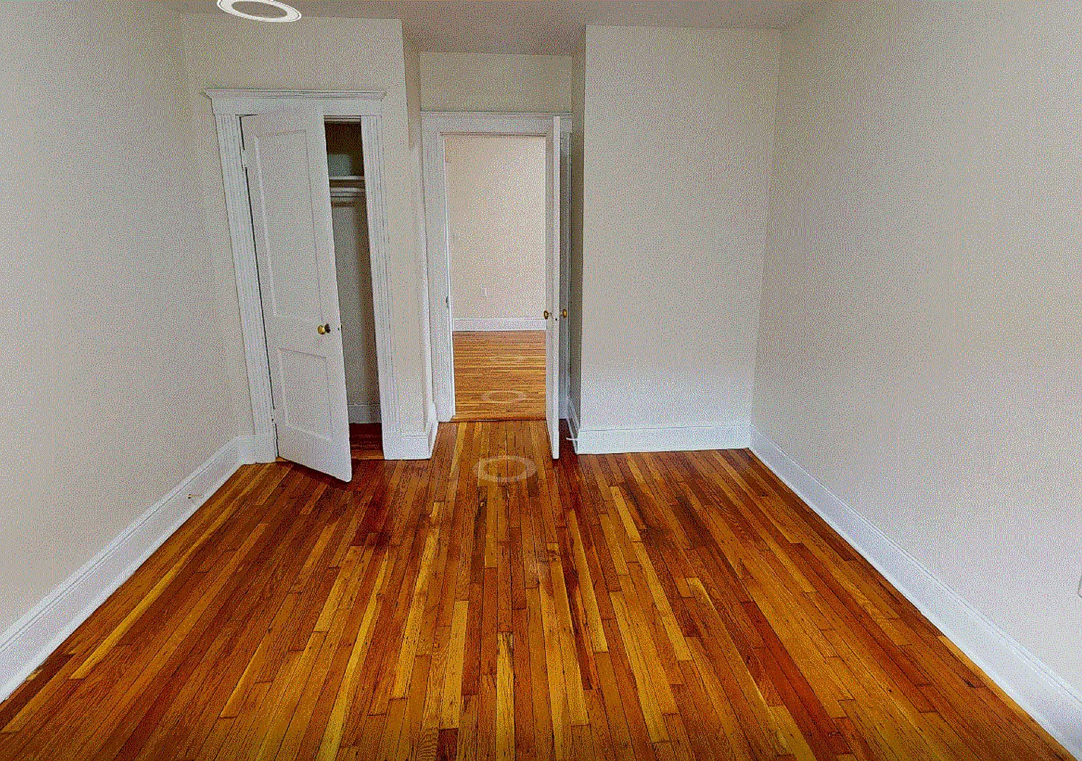 Charming 2 Bedroom — Photo 2