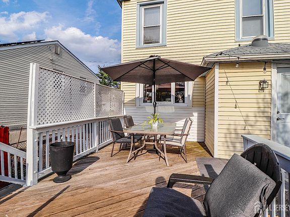 5th image of 360 Fairview Ave