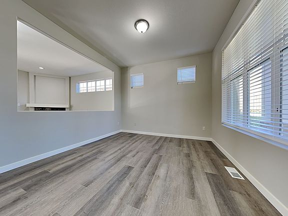 5th image of 3532 Cuddy Ln NE