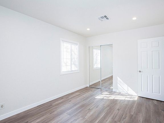 5th image of 7820 Lasaine Ave