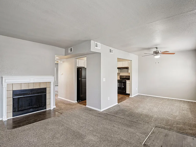 Hidden Hills Apartments — Photo 18