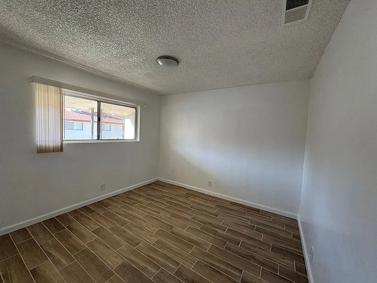 2121 Park Way — Photo 3