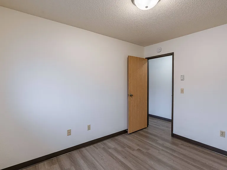 Fargo, ND Prairiewood Courts Apartments | Bedroom
