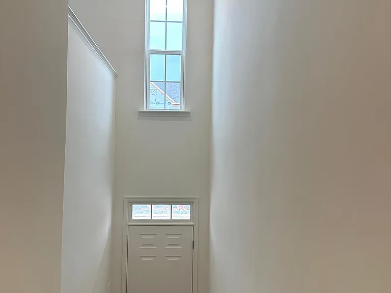 93 Stafford Pl — Photo 3