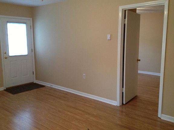 3rd image of 19 W Leicester St #19