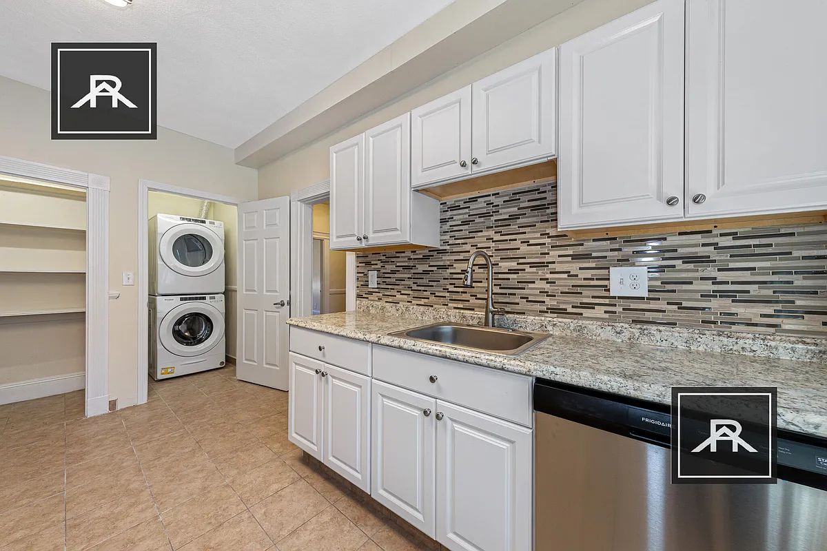Building Photo - 46 Brackett St #3