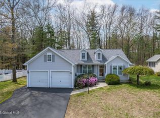 4 Meadow Run, Clifton Park, NY 12065