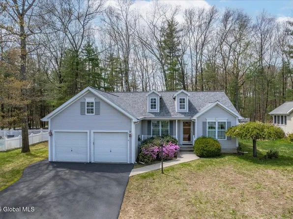 4 Meadow Run, Clifton Park, NY 12065