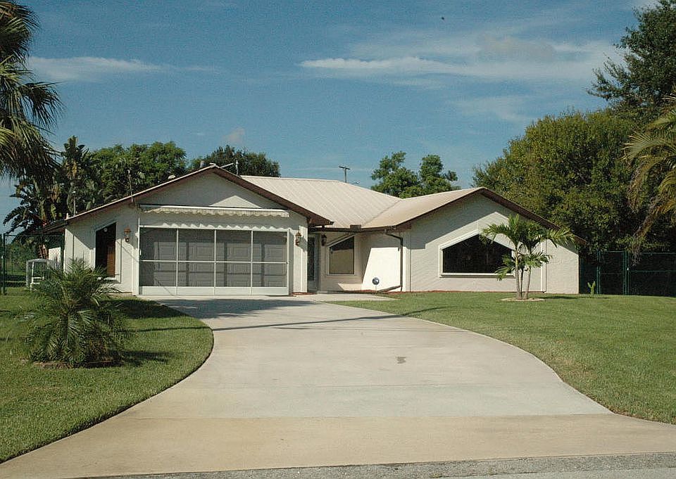 1st image of 1094 SW Sultan Dr